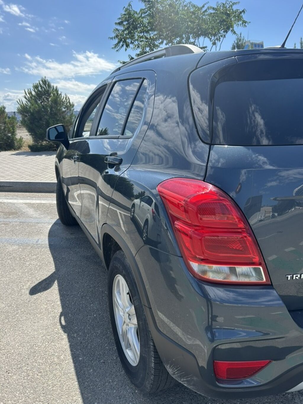 Chevrolet Trax kompakt krossover. Tünd boz rəngli кузов, 5 qapılı SUV — Avto, Digah (2)