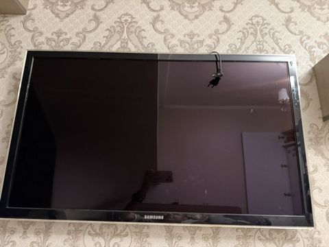 İşlənmiş Samsung LED televizor satılır. Heç bir problemi yoxdur. Ekran — Bakı