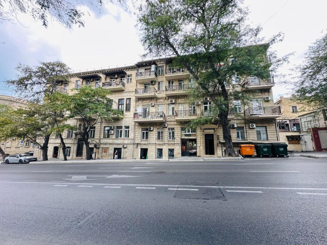 Satılır 4 otaqlı köhnə tikili 125 m² — Mənzil, Bakı (2)
