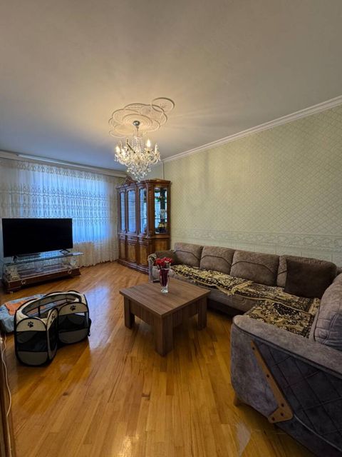 Satılır 4 otaqlı köhnə tikili 110 m² — Bakı