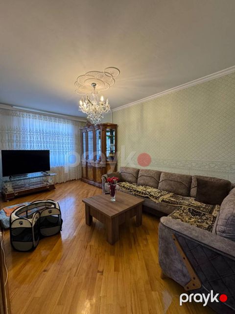 Satılır 4 otaqlı köhnə tikili 110 m²