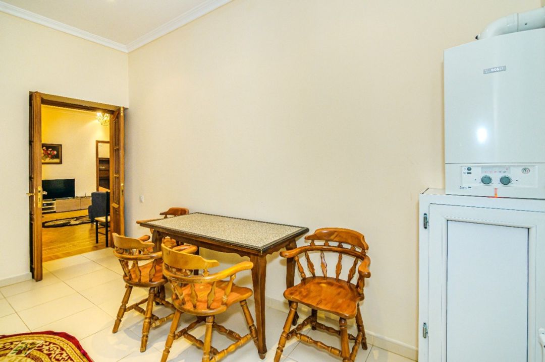 İcarəyə verilir 4 otaqlı köhnə tikili 117 m² — Mənzil, Bakı (10)