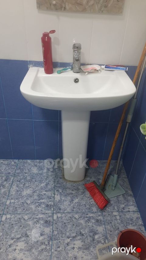 Ağ keramika pedestal əl-yuma lavabosu - Material: parlaq keramika — Digah