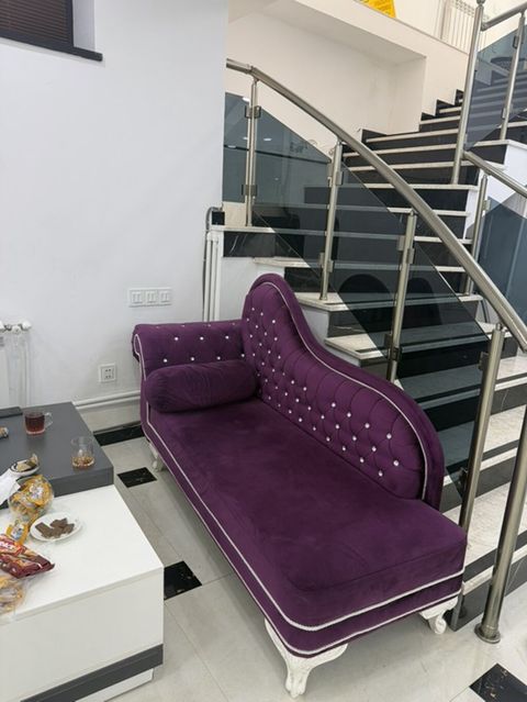 Bənövşəyi rəngli şezlonq/çəster tipli divan - Dizayn: Asimmetrik arxa — Bakı