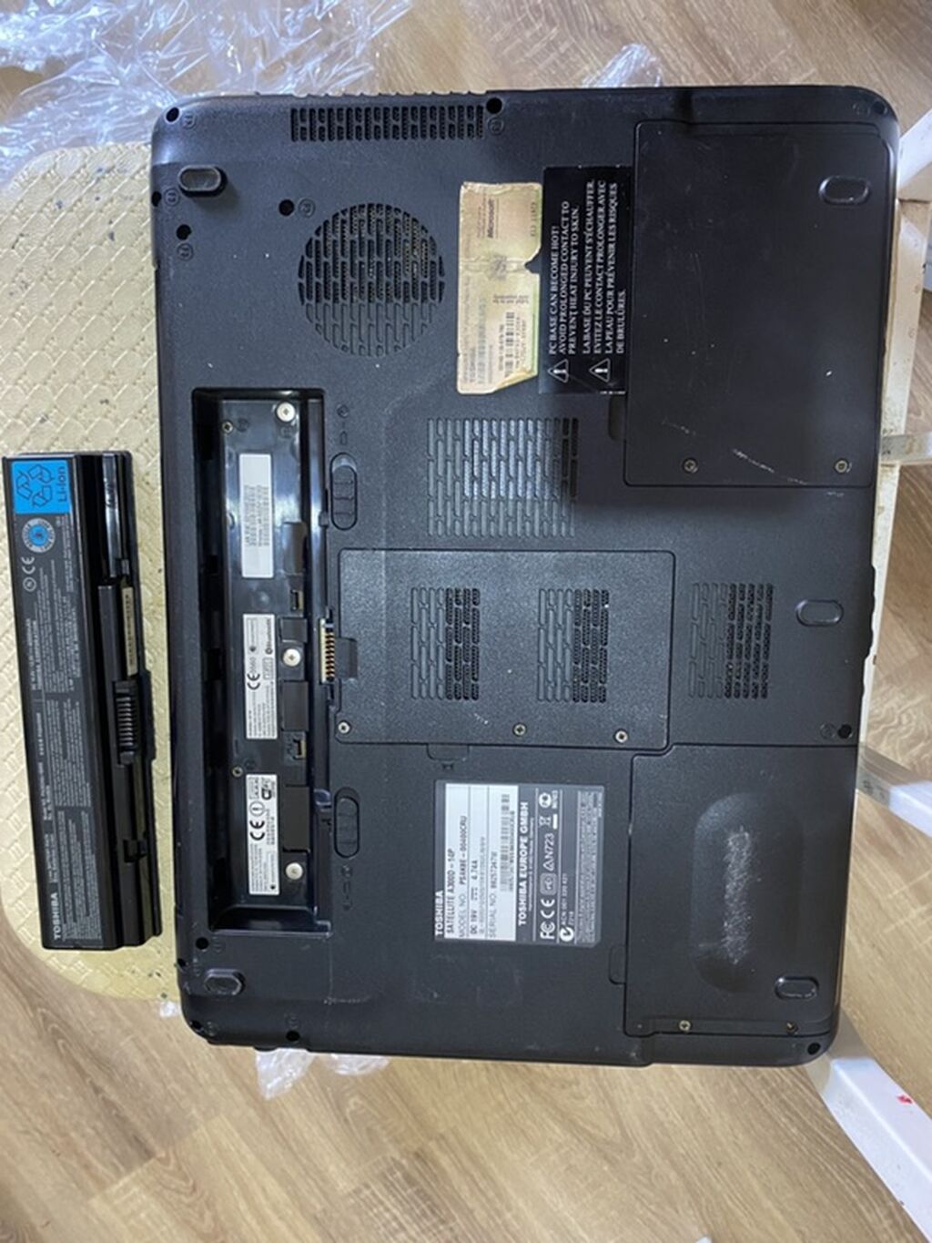 Toshiba noutbuk. Tək ekranı sınıqdı. Bütün ehtiyat hissələrini üstündə — Elektronika, Bakı (5)