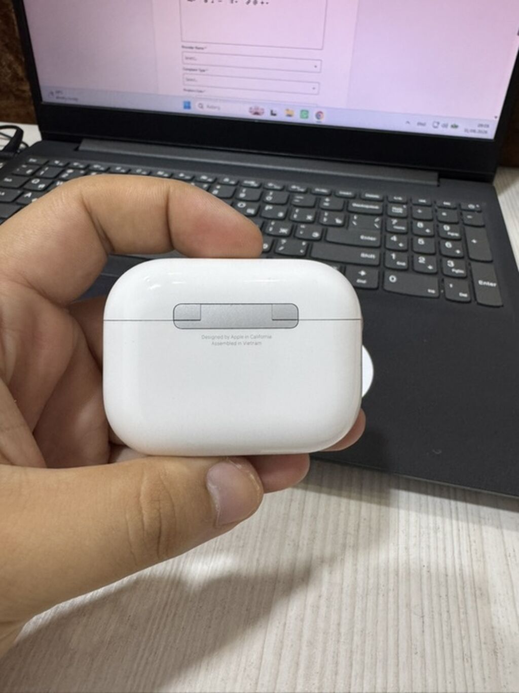 Airpods pro 3 satilir pula ehtiyac oldugu ucun 2aydir istifade — Şarj cihazları, Bakı (2)