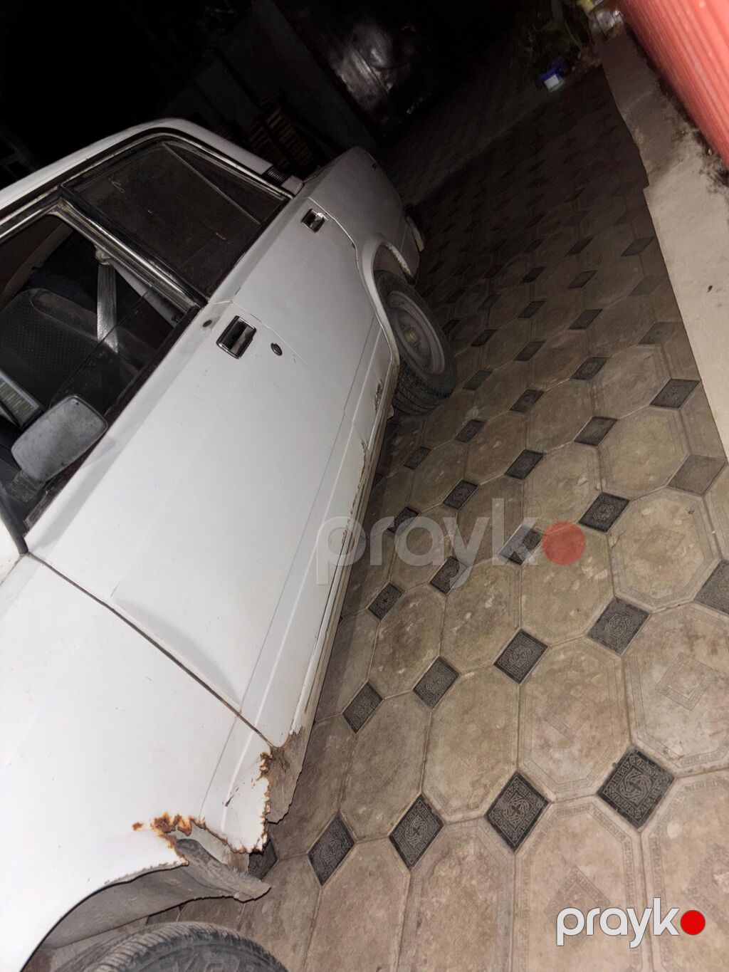VAZ 2107 sedan – ağ rəng, klassik “Jiguli” dizaynı ilə. Ön xrom — Avtomobillər, Göytəpə (4)