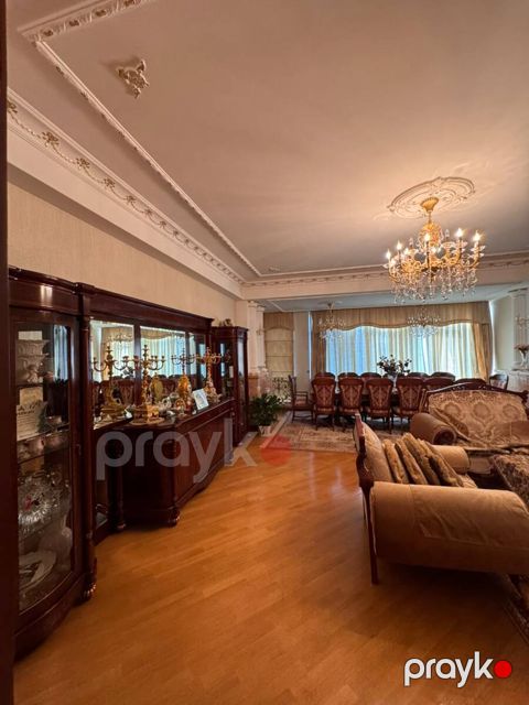 Satılır 4 otaqlı yeni tikili 200 m²