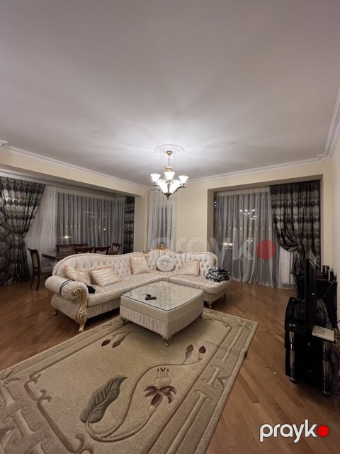 İcarəyə verilir 4 otaqlı yeni tikili 145 m²