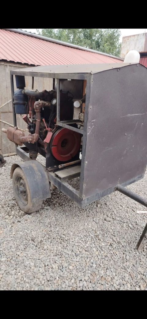 T25 matornan 8 kilovatdiq Generator 3 faza telejkanin belində saz