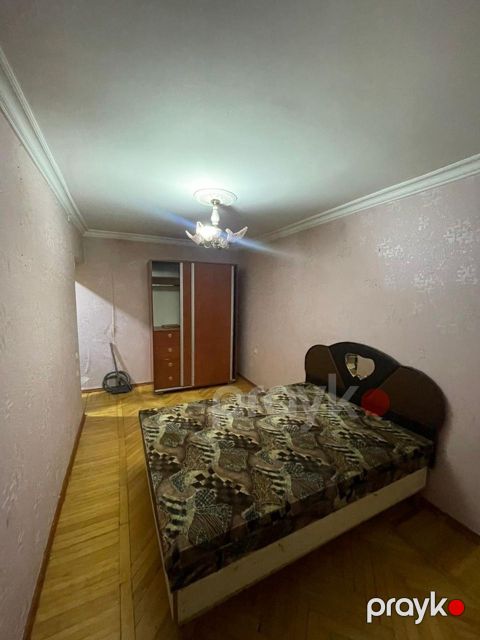 Satılır 3 otaqlı köhnə tikili 8 m²