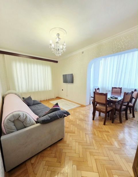 Satılır 2 otaqlı köhnə tikili 70 m² — Bakı