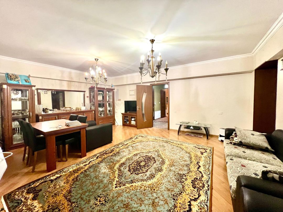 Satılır 4 otaqlı köhnə tikili 126 m² — Mənzil, Bakı (2)
