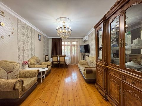 Satılır 3 otaqlı köhnə tikili 80 m² — Bakı