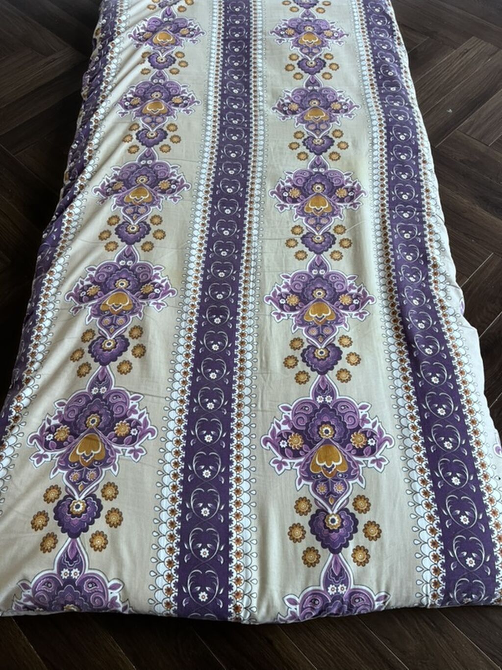Yun döşek YunuEladı .tek neferluk Açıq krem fon üzərində bənövşəyi — Tekstil, Bakı