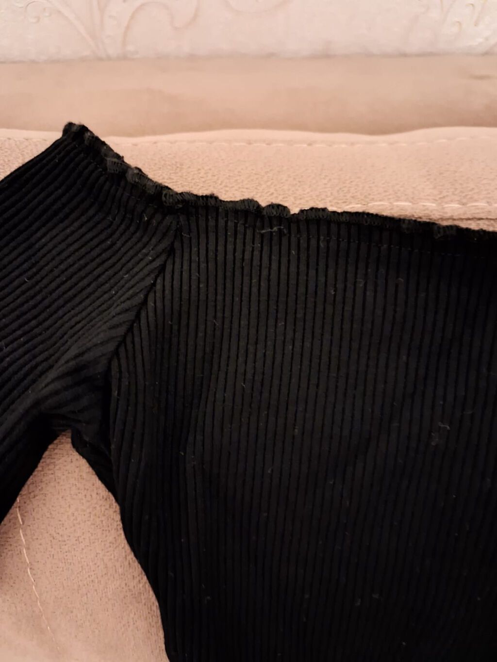 Qara rəngdə, çiyinlər açıq (off-shoulder) qısa bluz. - Parça: nazik — Şəxsi əşyalar, Bakı (4)