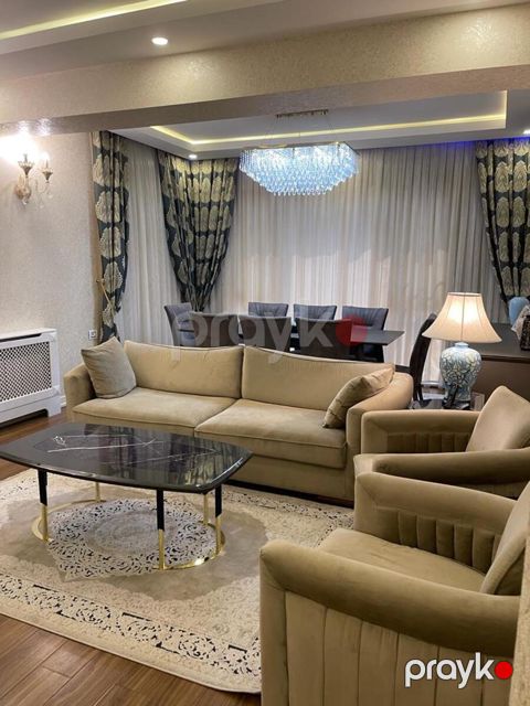 İcarəyə verilir 4 otaqlı yeni tikili 180 m²