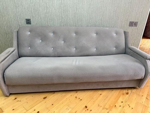 Divan altı bazalidir.mohkem modeldir.acilib bağlanma mexanizmi işləyir — Novxanı