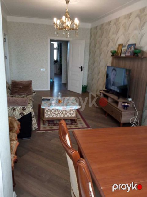 Satılır 4 otaqlı köhnə tikili 100 m²