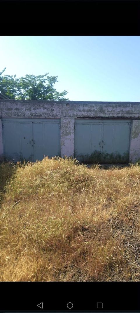 Qaraj qapisi 2eded 270/200sm 280azn biri qiymet sondur Mastaga 2077 — Digah
