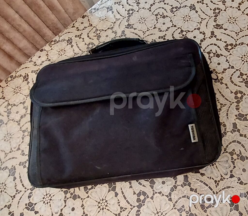 İşlənmiş Toshiba Notebook satılır. Intel Celeron prosessor, ram 4gb — Toshiba, Bakı (5)