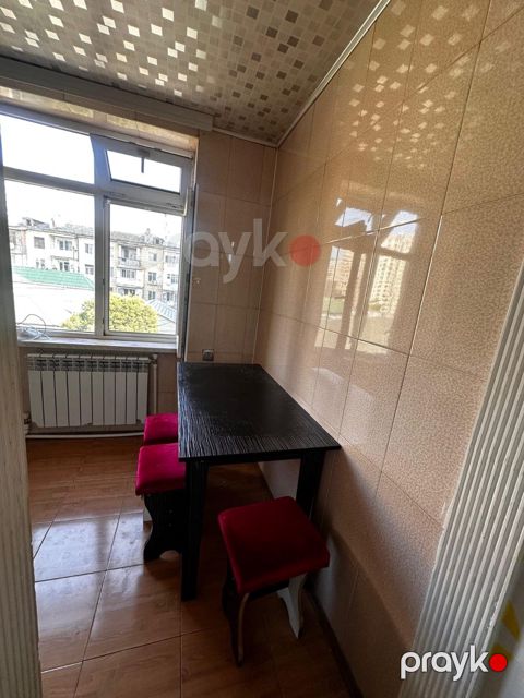 İcarəyə verilir 2 otaqlı köhnə tikili 65 m²