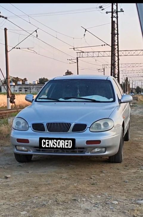 Daewoo Leganza: 2 l 2002 il Sedan