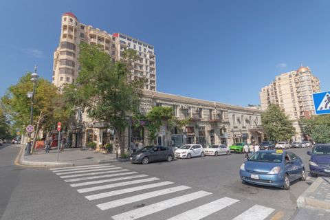 Satılır obyekt 264 m² — Bakı