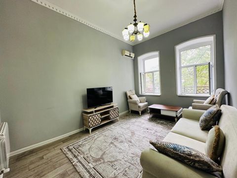 Satılır 4 otaqlı köhnə tikili 125 m² — Bakı