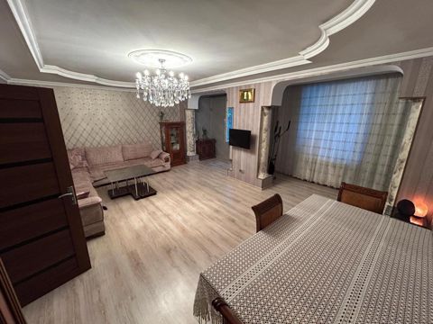 Satılır 4 otaqlı köhnə tikili 105 m² — Bakı