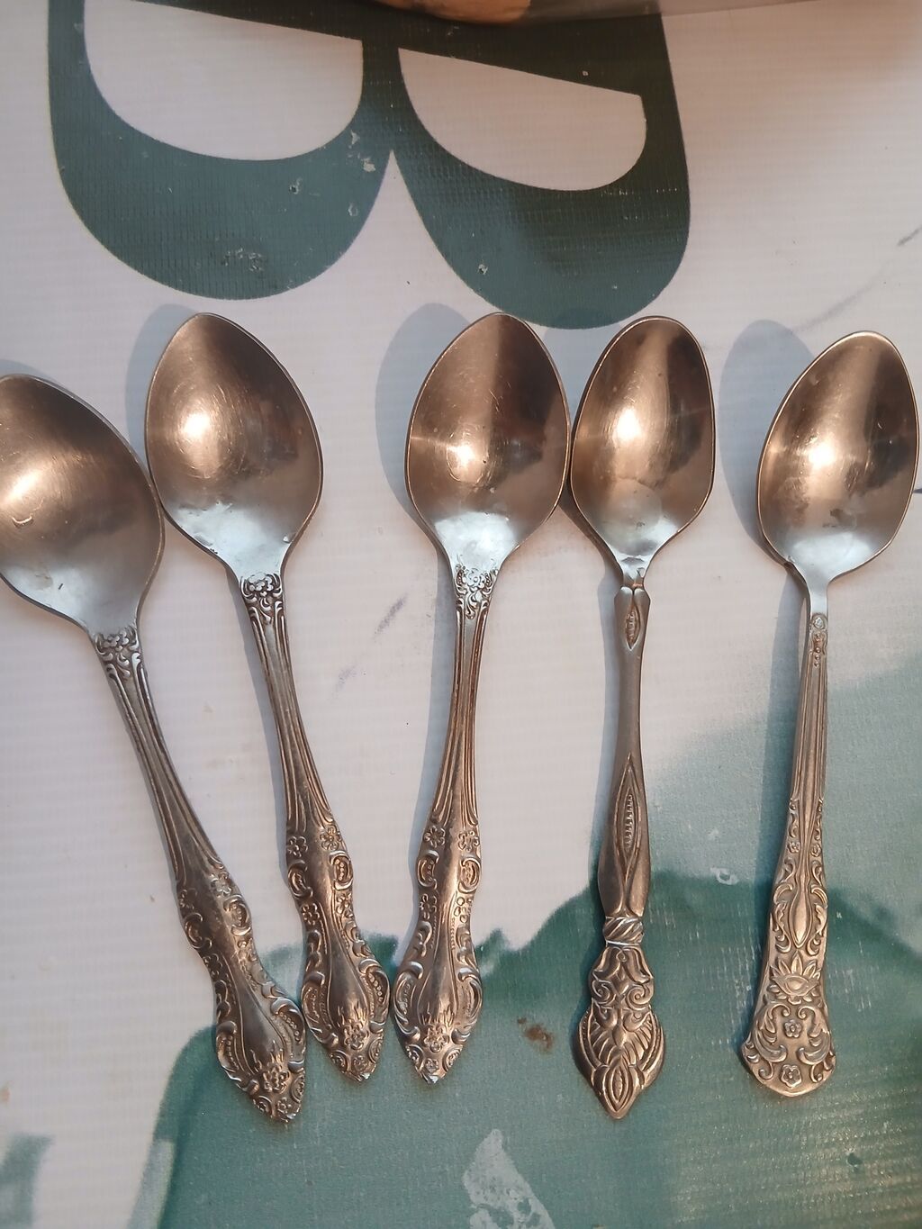 Məhsul: Dekorativ naxışlı metal çay qaşıqları dəsti - Miqdar: 5 ədəd — Qaşıq, çəngəl, bıçaq, Digah