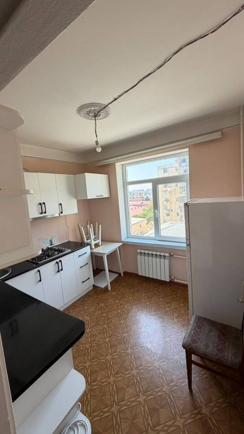 Satılır 2 otaqlı köhnə tikili 55 m² — Bakı