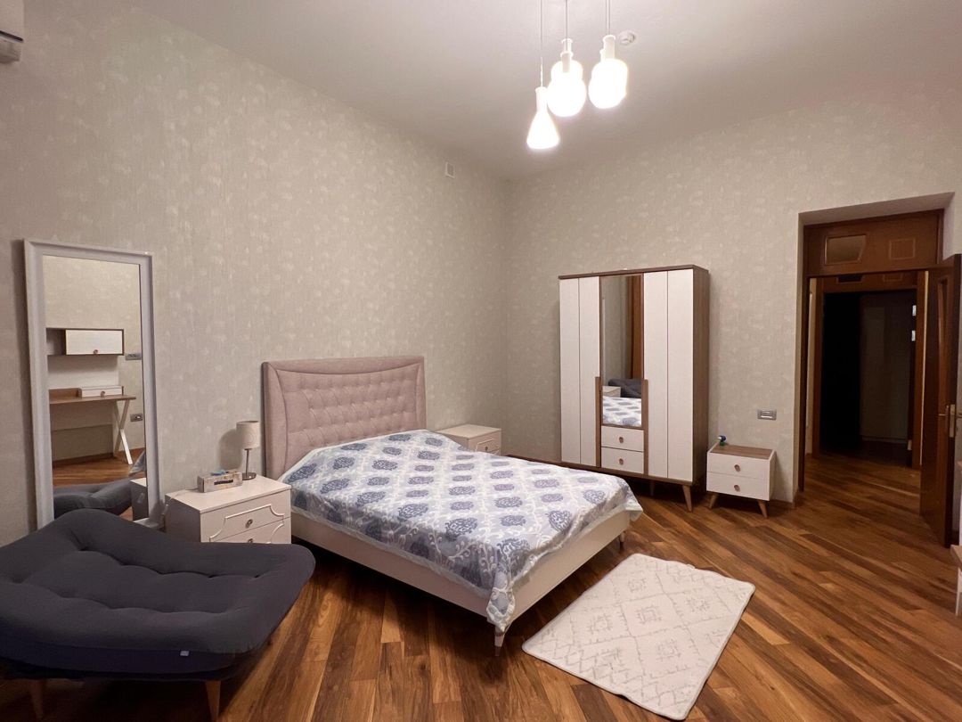 İcarəyə verilir 5 otaqlı köhnə tikili 260 m² — Mənzil, Bakı (4)