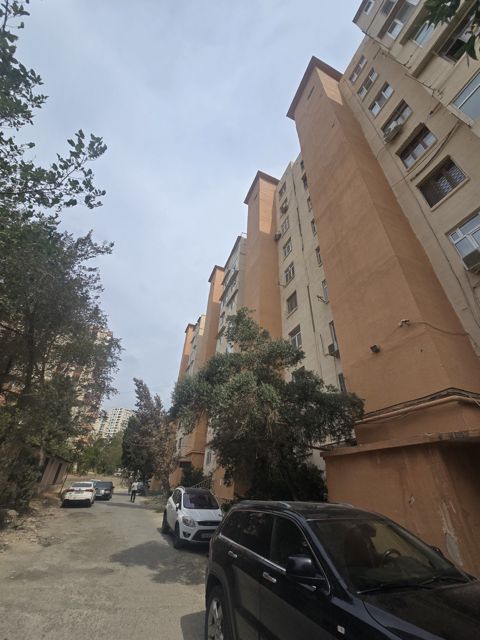 Satılır 2 otaqlı köhnə tikili 65 m² — Bakı