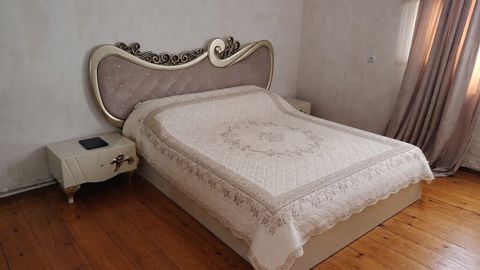 Yataq otağı dəsti - Klassik üslubda dizayn: dalğalı xətlərin və — Bakı