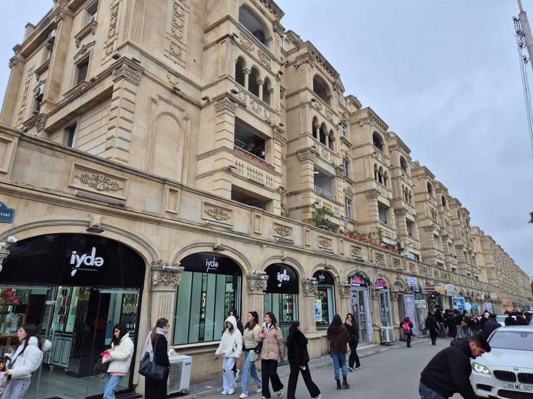 Satılır obyekt 320 m² — Əmlak, Bakı