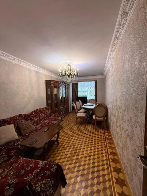 Satılır 5 otaqlı köhnə tikili 130 m² — Bakı