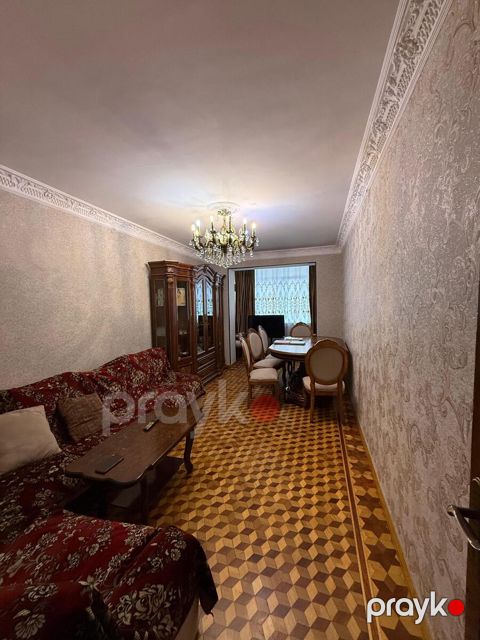 Satılır 5 otaqlı köhnə tikili 130 m² — Bakı