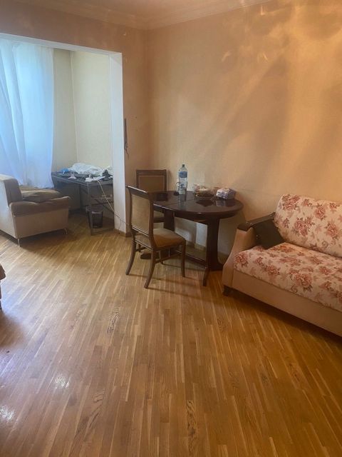 İcarəyə verilir 3 otaqlı köhnə tikili 80 m² — Bakı