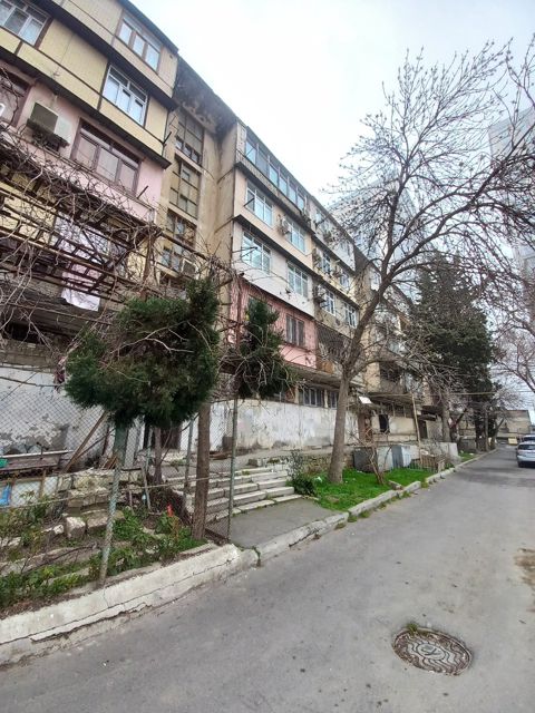 Satılır 2 otaqlı köhnə tikili 60 m² — Bakı