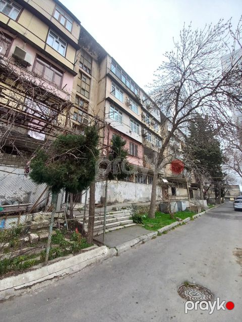 Satılır 2 otaqlı köhnə tikili 60 m²
