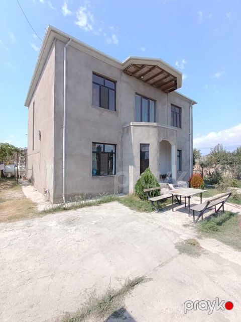 Həyət evi, Biləcəri qəs