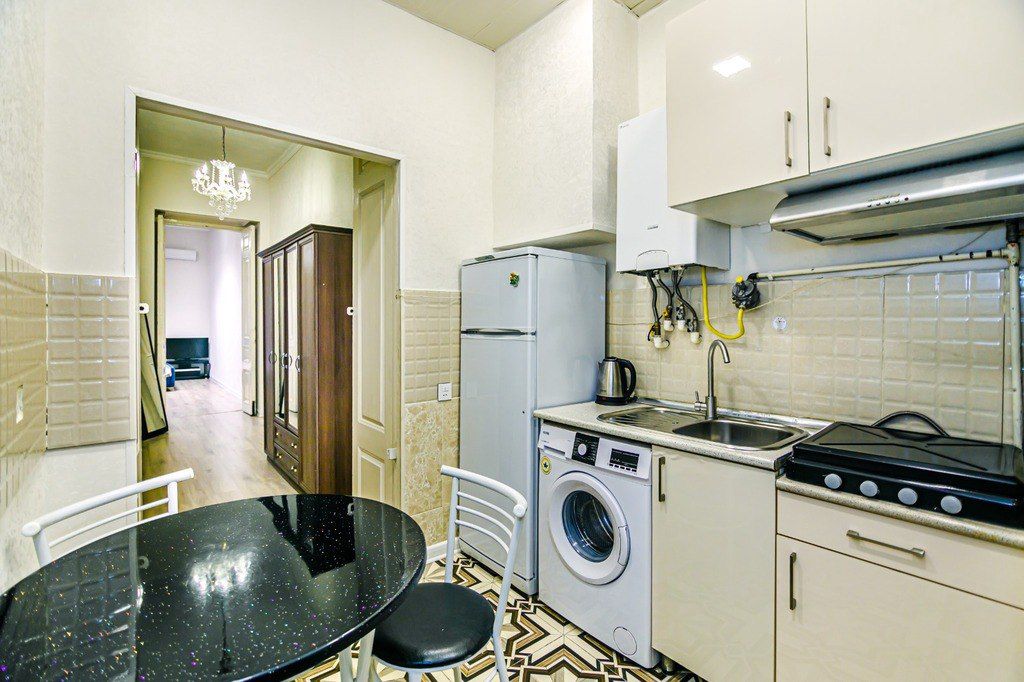 İcarəyə verilir 1 otaqlı köhnə tikili 42 m² — Mənzil, Bakı (8)