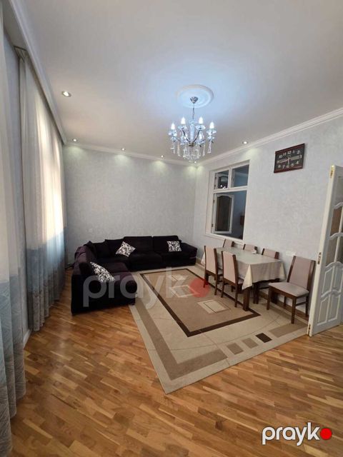 Satılır 4 otaqlı köhnə tikili 115 m²