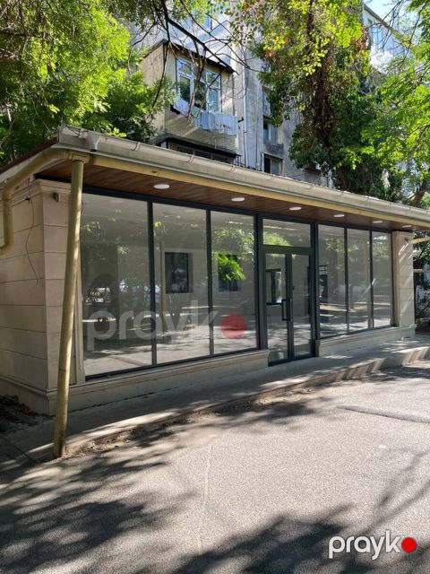 Satılır obyekt 200 m²