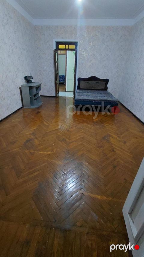 İcarəyə verilir 2 otaqlı köhnə tikili 70 m²