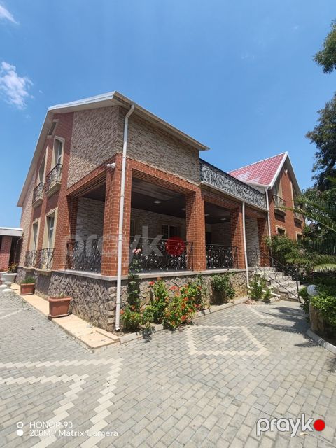 Satılır 5 otaqlı həyət evi/bağ evi 380 m²