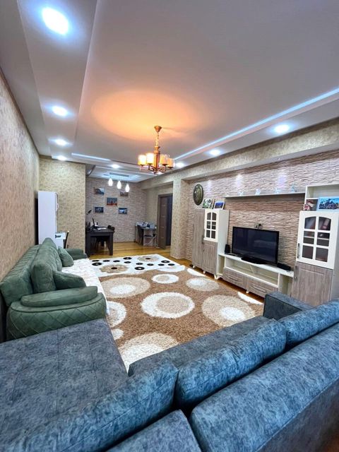 Satılır 3 otaqlı yeni tikili 130 m² — Bakı