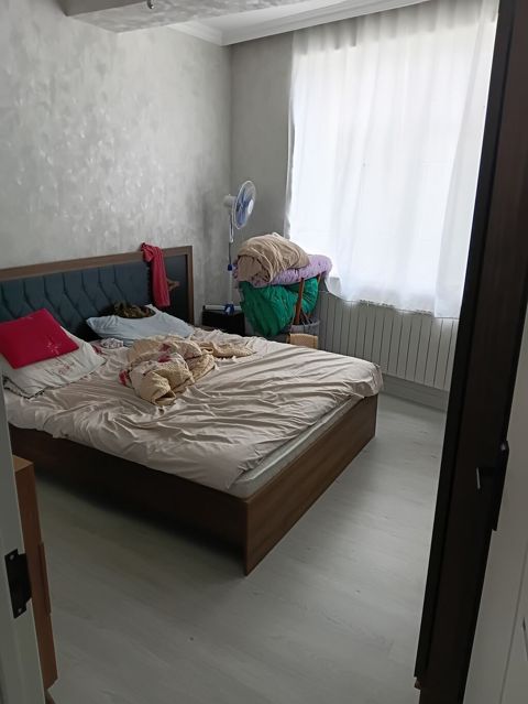 Ev sarayda yerləşir. Mənzildə konditsaner, kombi sistemi, otaqlarda — Novxanı