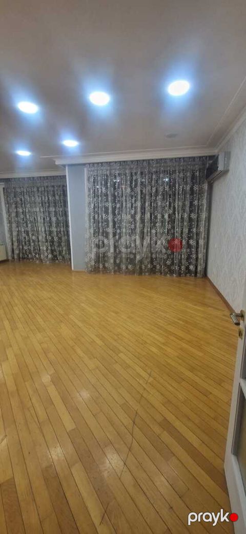 Satılır 3 otaqlı yeni tikili 140 m²